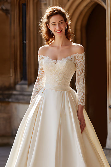 Robe de bal à manches longues en satin ivoire Robe de mariée longue avec dentelle